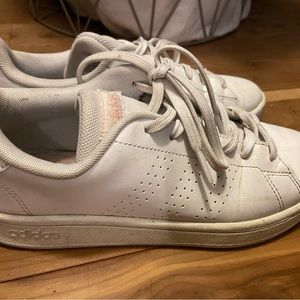 Women’s 6.5 white Addidas casual sneakers very comfortable!